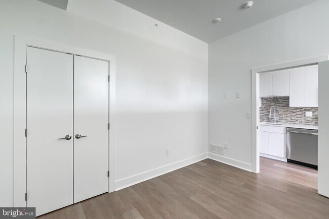 Building Photo - 813 N Broad St