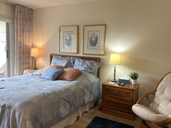 Building Photo - 2BR/2BA Ground Level Condo in Venice Ave C...