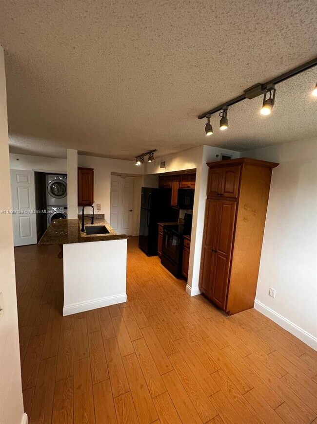 Building Photo - 2620 S University Dr
