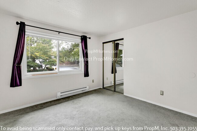 Building Photo - Charming Two Bedroom Condo with Close Access to I-5!