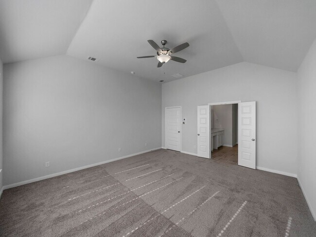 Building Photo - Almost New, Modern Look 4 Bed 3 Bath House in Van Alstyne Available Now!