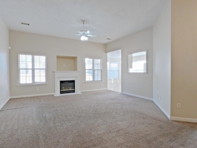 Building Photo - 1725 Tamarind Way