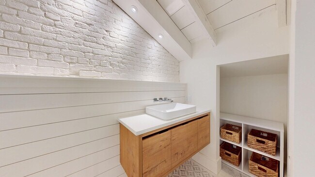 Building Photo - 1 Liberty St