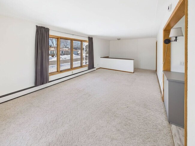 Building Photo - 1004 31st Ave N