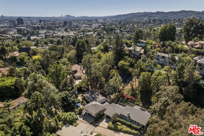 Building Photo - 5657 Valley Oak Dr