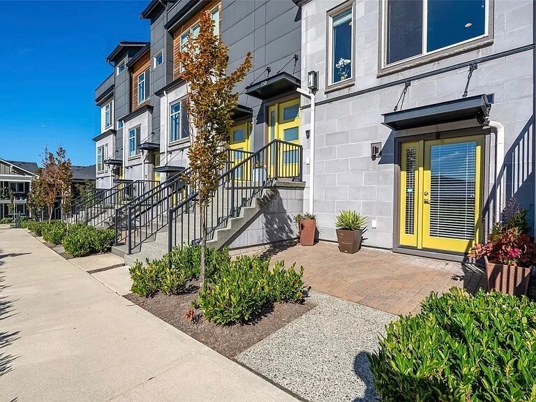 Building Photo - 540 NE Daisy Walk