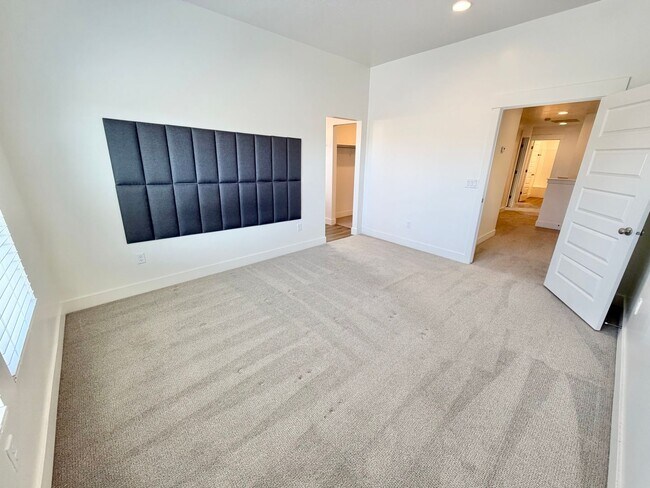 Building Photo - 2375 E Luciano Ln