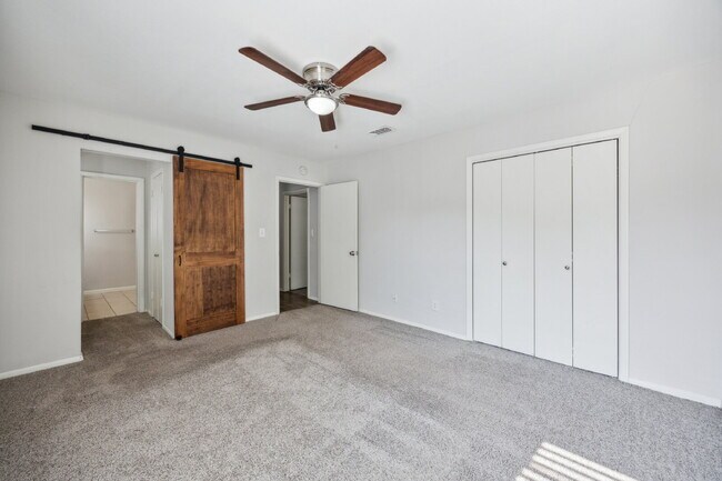 Building Photo - 1725 Northcrest Dr
