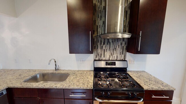 Building Photo - Recently updated Jefferson Park home with ...