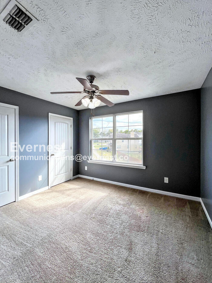 Building Photo - 441 Vailview Dr