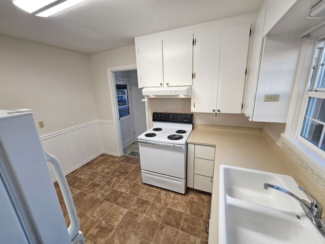 Building Photo - 2 Bedroom, 1 Bath House in Oregon City