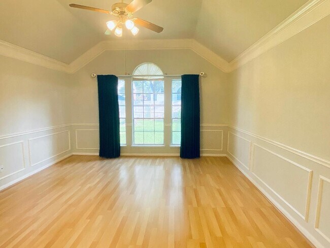 Building Photo - 20723 Spring Rose Dr