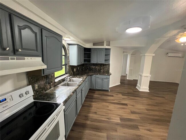 Building Photo - 5195 Countryside Ct