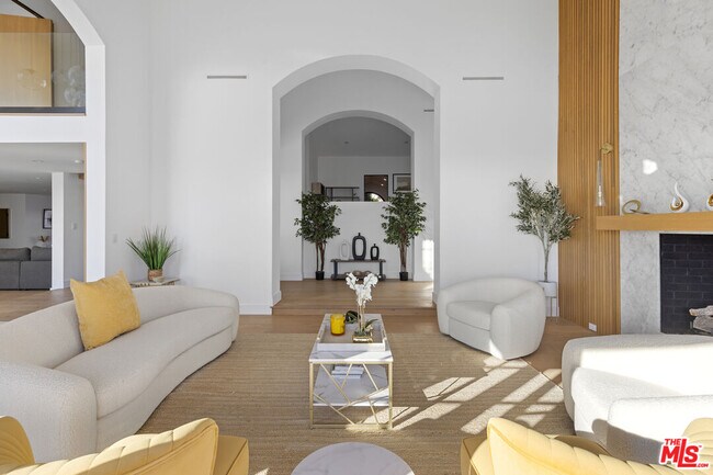 Building Photo - 3909 Villa Costera