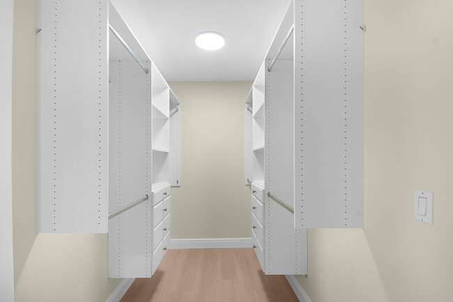 Building Photo - 2442 SW Danbury Ln
