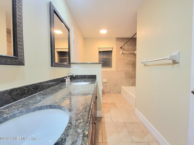 Building Photo - 11640 Wellington Way