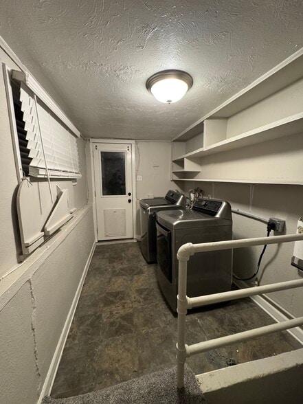 Building Photo - 1383 W Gill Pl
