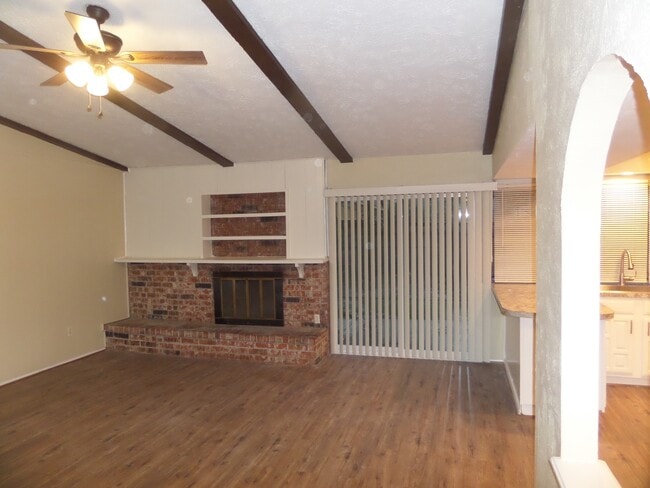 Building Photo - 14611 Leacrest Dr