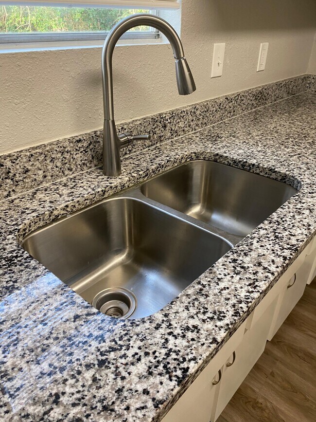 Building Photo - 2363 Virginia Ct