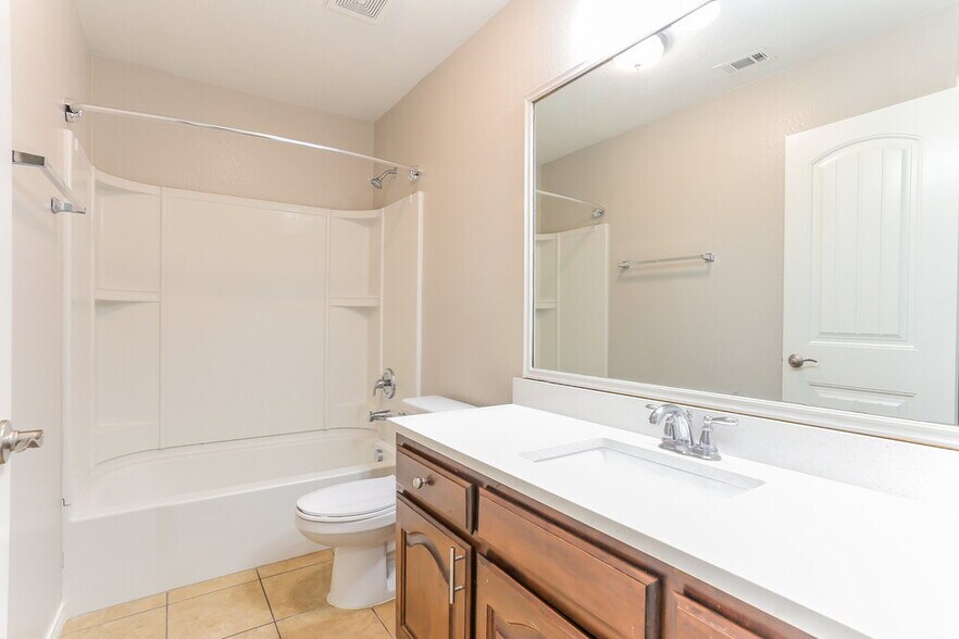 Building Photo - 1032 Sunderland Ln