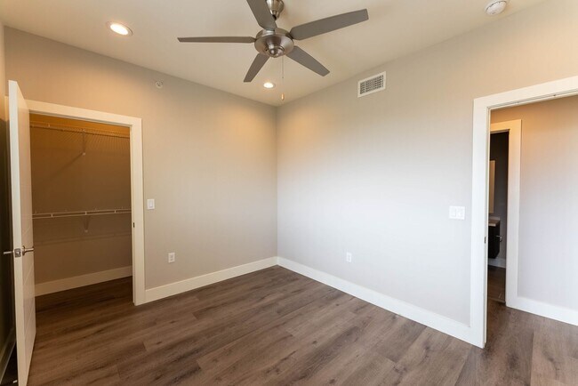 Building Photo - Discover the Ultimate in South Austin Living at Skybridge Lofts - Modern 2 Bedroom, 2.5 Bathroom ...