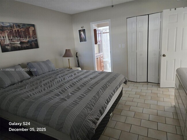 Building Photo - 5181 W Oakland Park Blvd