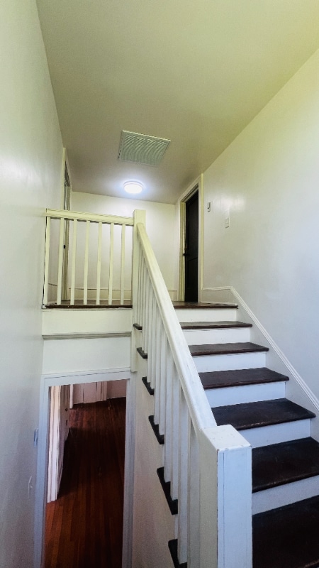 Building Photo - 812 Tyler Ave