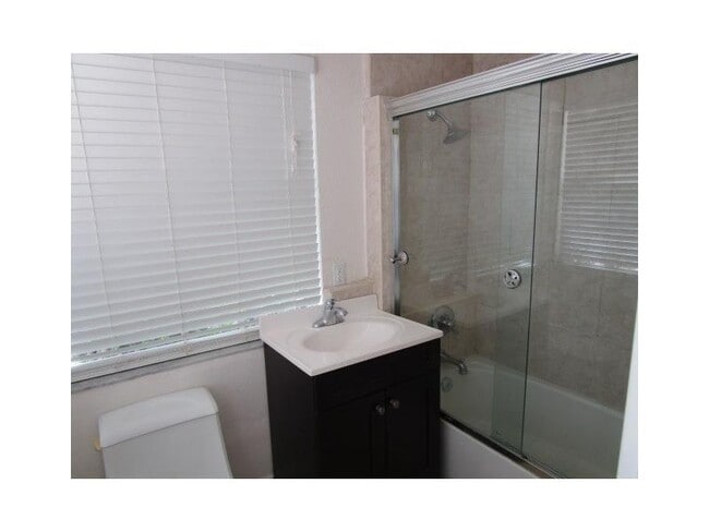 Building Photo - 4565 N Ocean Dr