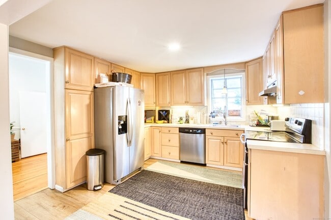 Building Photo - 47 Sleepy Hollow Ln
