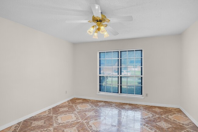 Building Photo - 4909 Meadow Pl Dr