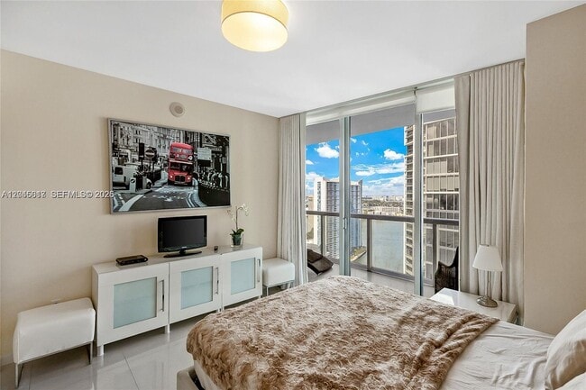 Building Photo - 485 Brickell Ave