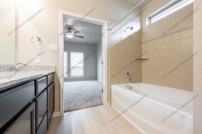 Building Photo - 1402 Shadow Hl Ln