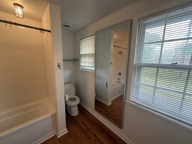 Building Photo - Updated 3 bed 2 bath. Garage and screened porch