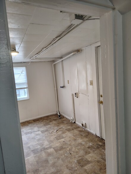 Laundry Area - 416 W Poplar St