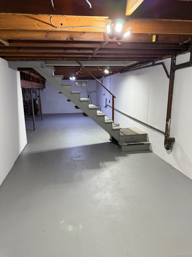 Building Photo - 36 Colonial Dr