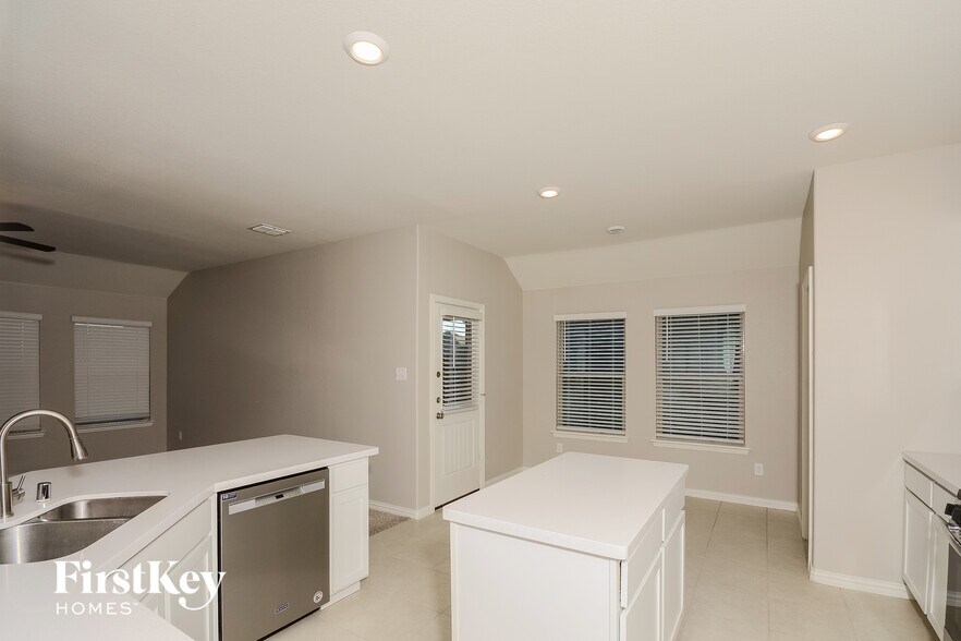 Building Photo - 905 Rosewood St