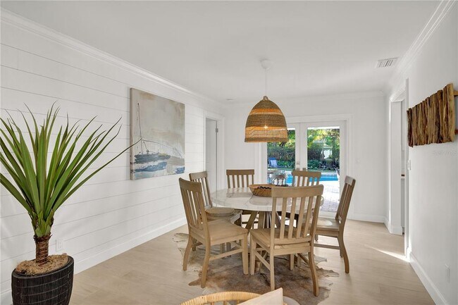 Building Photo - 1945 Anglers Cove