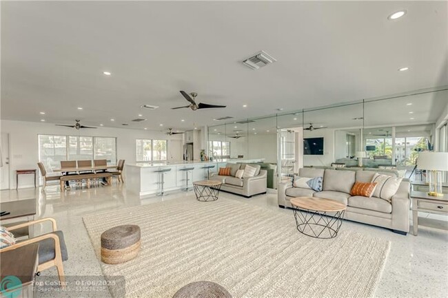 Building Photo - 2717 Yacht Club Blvd