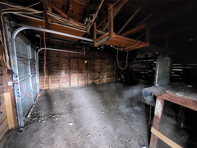 Building Photo - 558 Harrison Ln