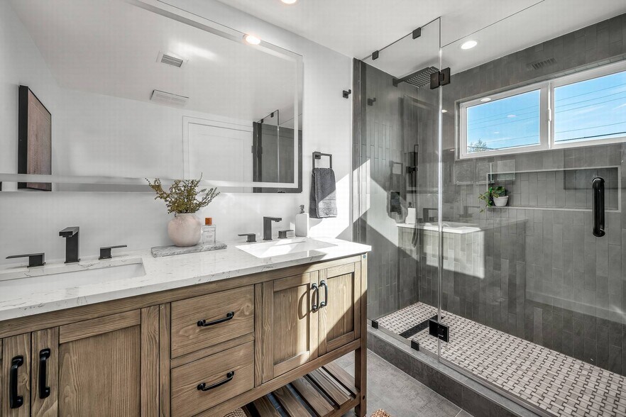 Building Photo - 616 W Ellis Ave