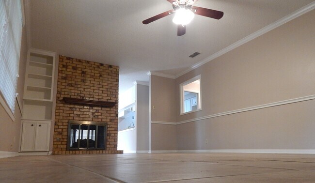 Building Photo - Gorgeous 3 Bedroom Home w/Workshop in Tyler!