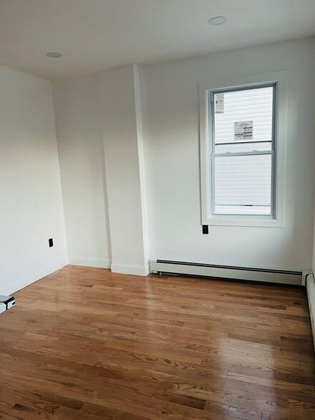 Building Photo - 39 Spruce St