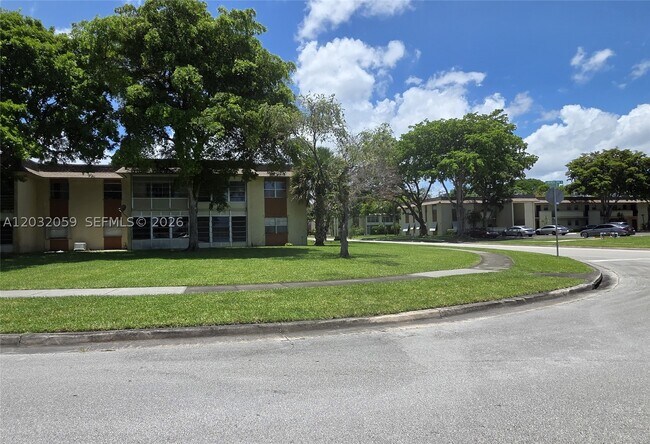 Building Photo - 5510 N Lakewood Cir