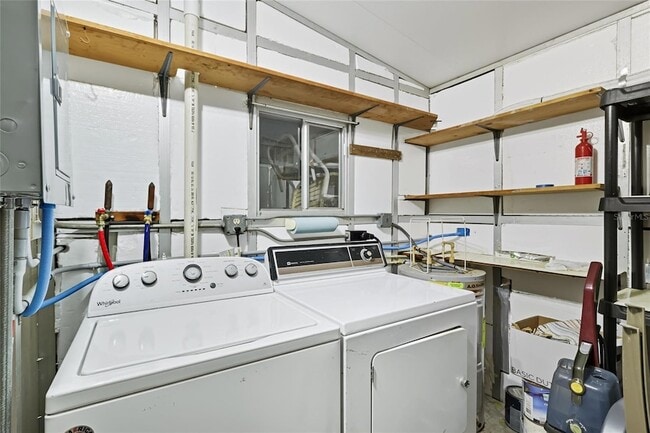 Building Photo - 420 Vivar