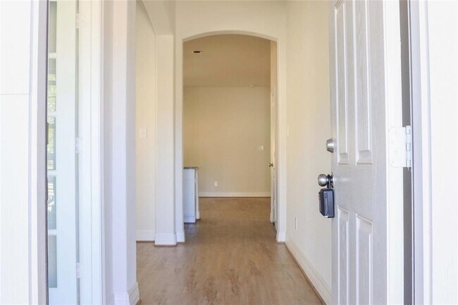 Building Photo - 27150 Grey Fox Run