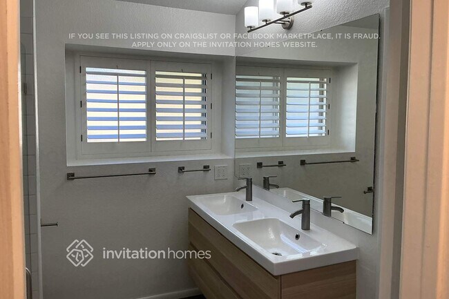 Building Photo - 5954 E Elmwood St