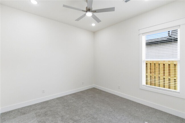 Building Photo - 531 Bose Ave