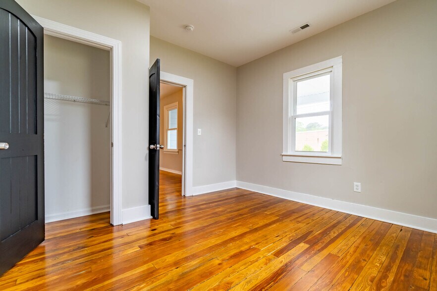 Building Photo - 3502 Oaklawn Blvd
