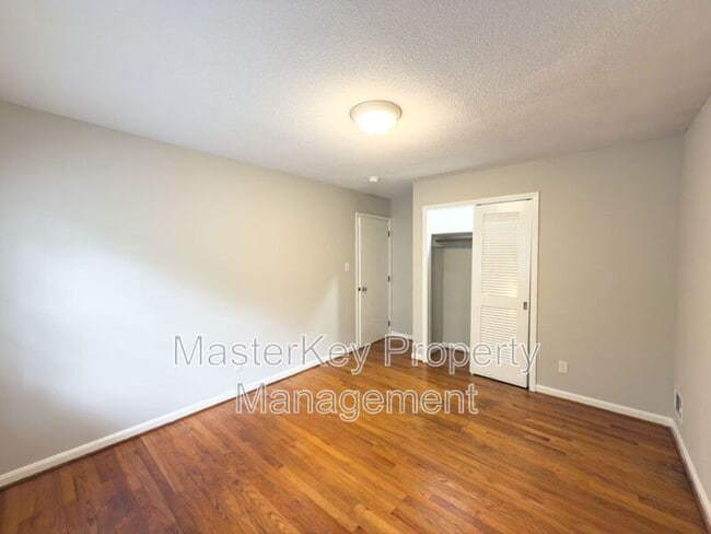 Building Photo - 544 Ellynn Dr