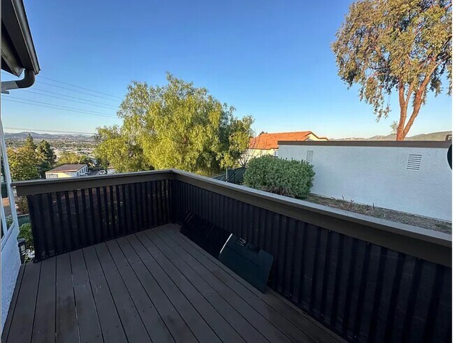 Building Photo - 870 S Rancho Santa Fe Rd